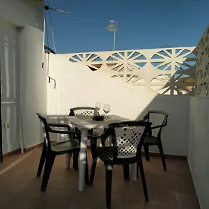 https://costa-del-silencio-28-5-up.in-canary-islands.com